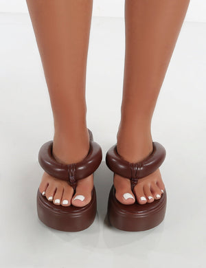 Song Chocolate Padded Toepost Flatform Sandal